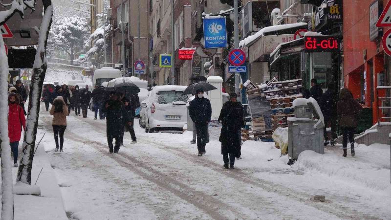 Bursa’da kar esareti..Yollar kapandı
