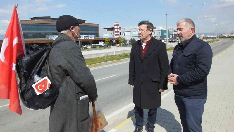 Ninesinin vasiyeti için elinde bastonuyla Çanakkale’ye yürüyor
