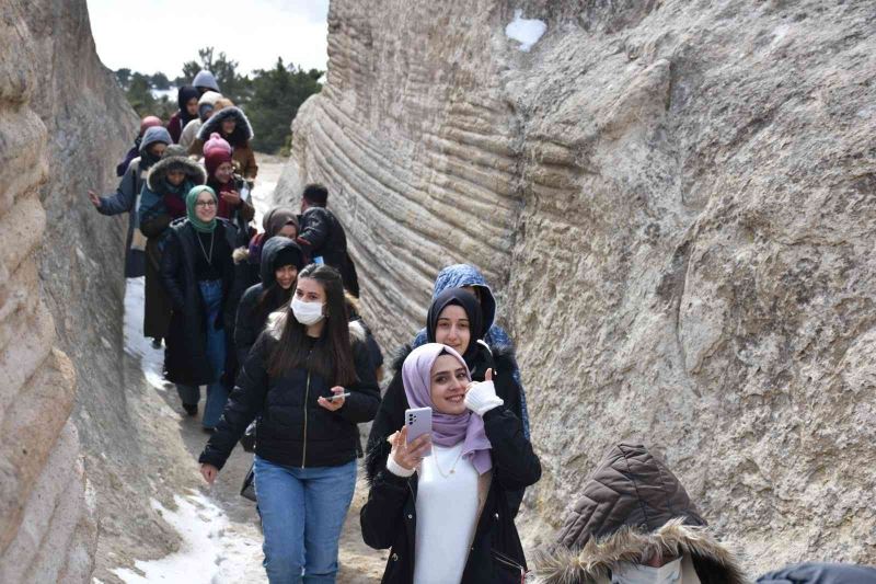 Afyonkarahisar’da öğrenciler Frigya bölgesini gezdi
