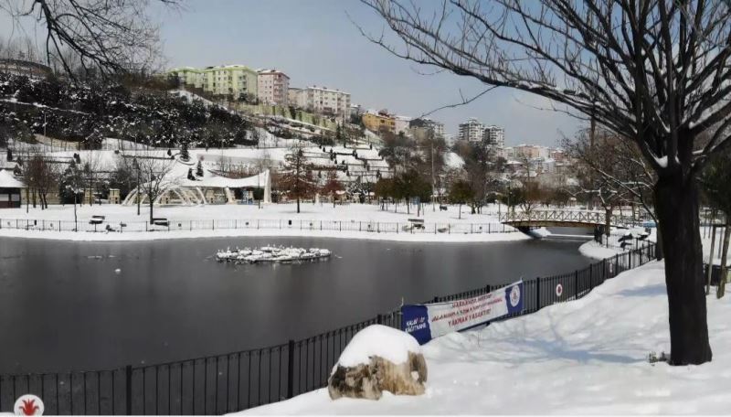 Kar esareti altındaki İstanbul’da kartpostallık görüntüler oluştu
