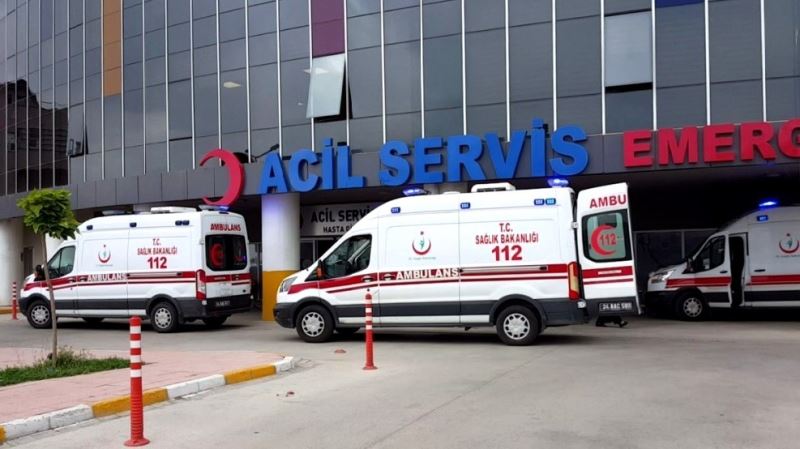 Erzincan’da eşlerin tartışmasına aile yakınları da katılınca çıkan kavgada 1’i polis 11 kişi yaralandı
