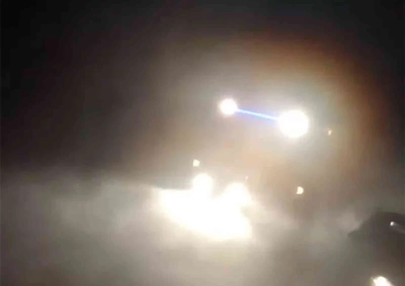 Tipide mahsur kalan araçlar traktör yardımıyla kurtarıldı
