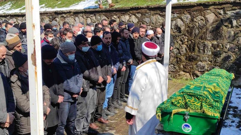 Güneş enerji sistemini kontrol etmek için çıktığı çatıdan düşmüştü
