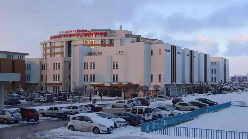 (Düzeltme) Genç hemşire doğuma 15 gün kala bebeğiyle birlikte hayatını kaybetti
