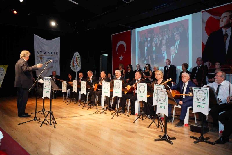 Ayvalık Eğitime Destek Derneği yararına, korist Ömer Öner’in anısına konser düzenlendi
