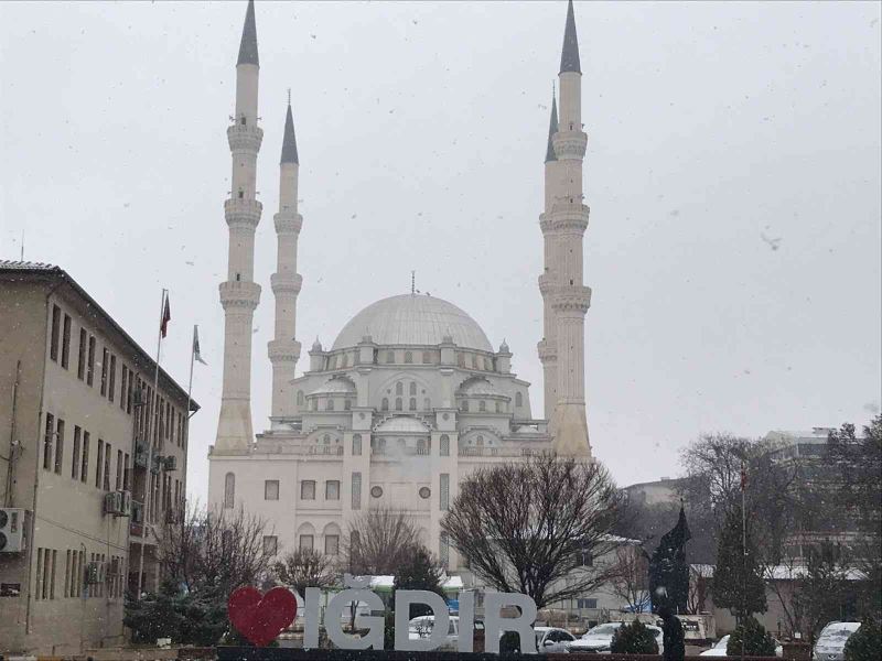 Iğdır’daki bazı okullarda eğitime kar engeli
