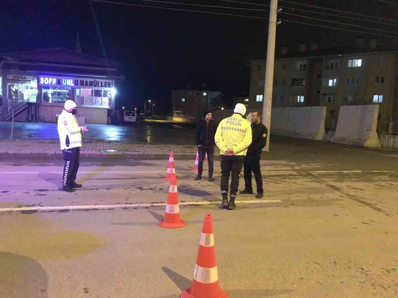 Iğdır-Ağrı karayolu araçların geçişine kapatıldı
