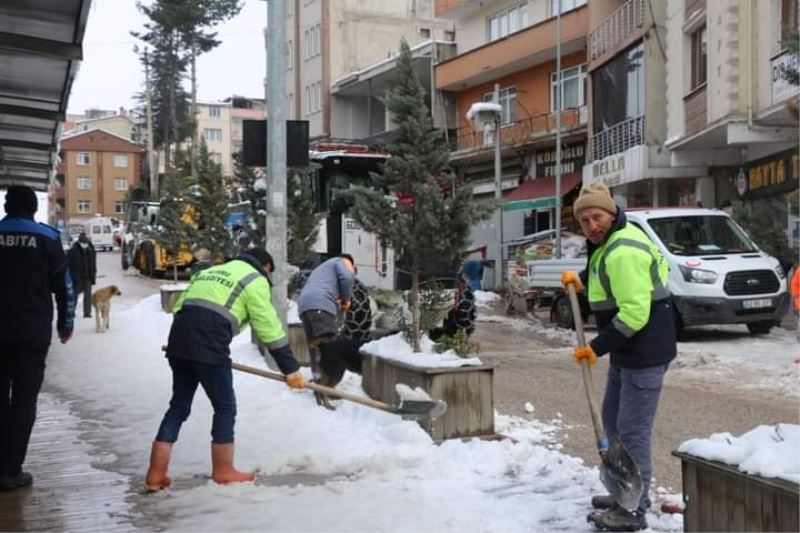 Kumru’da kar temizlik çalışmaları sürüyor
