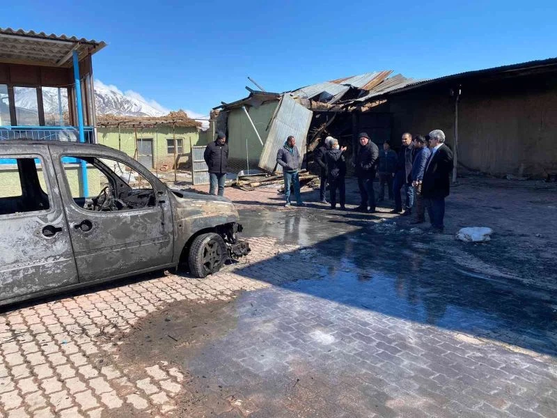 Garajda çıkan yangında hafif ticari araç, traktör ve 4 motosiklet kullanılamaz hale geldi
