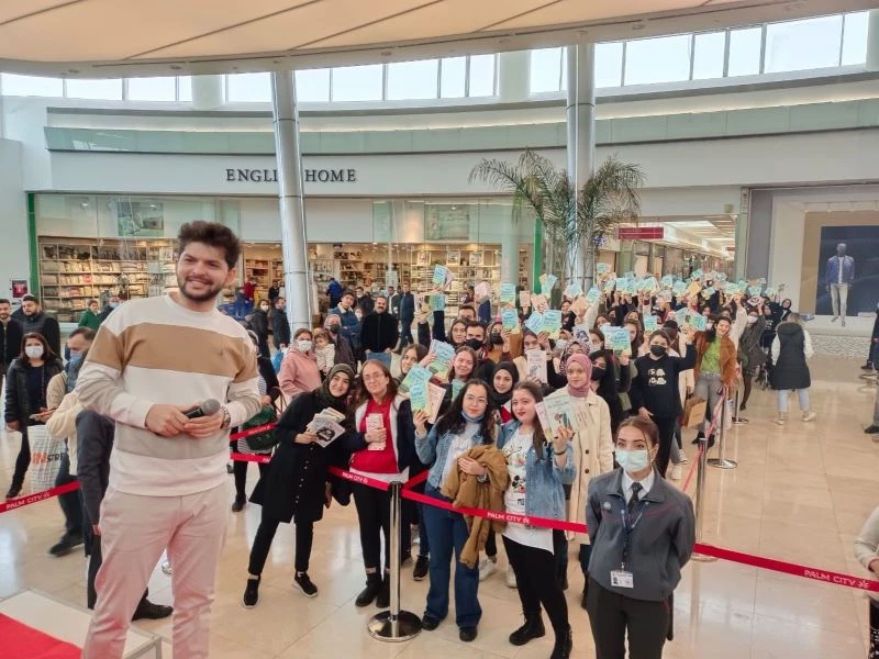 Miraç Çağrı Aktaş Mersin’de okurlarıyla buluştu
