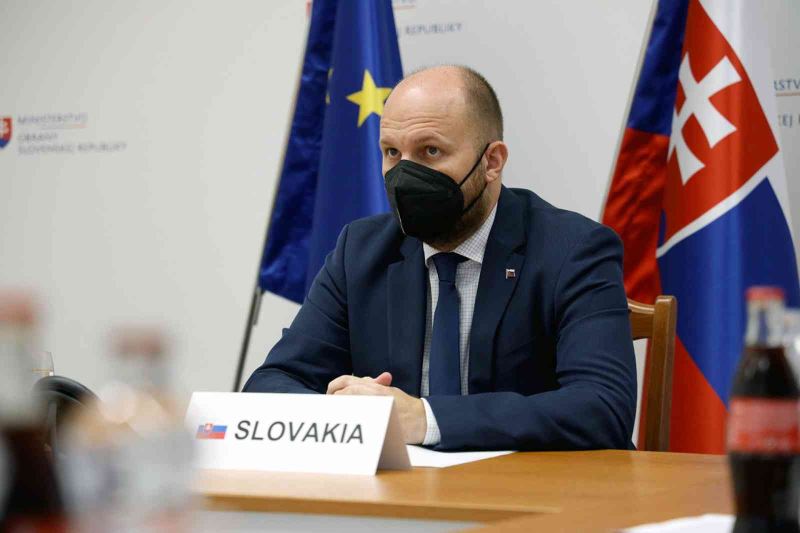 Slovakya, sınırdaki Ujgorod Havalimanı’na saldırı ihtimalinden dolayı endişeli
