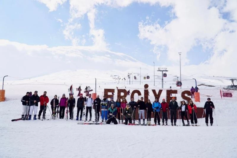 Kayak ve Snowboard Eğitimi Düzenlendi
