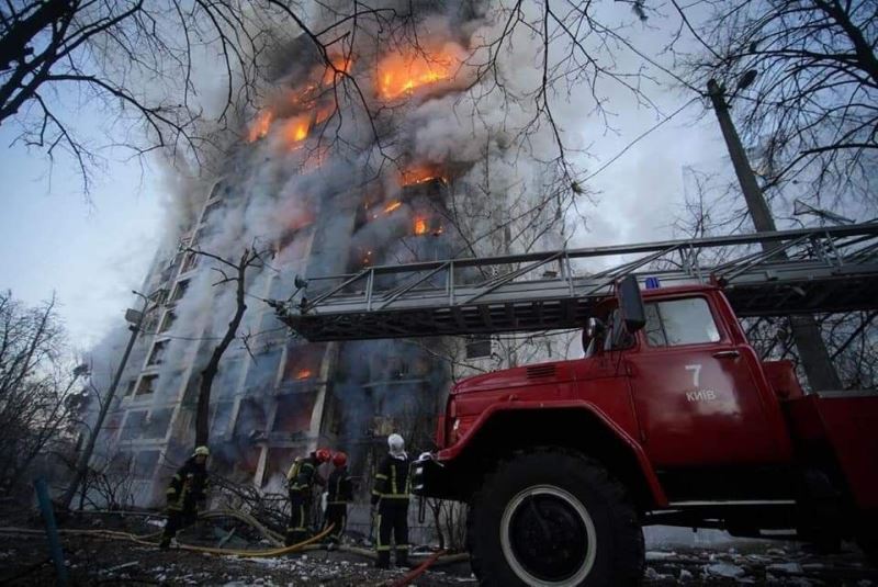 Kiev’de 3 farklı sivil yerleşim alanı vuruldu: 2 ölü
