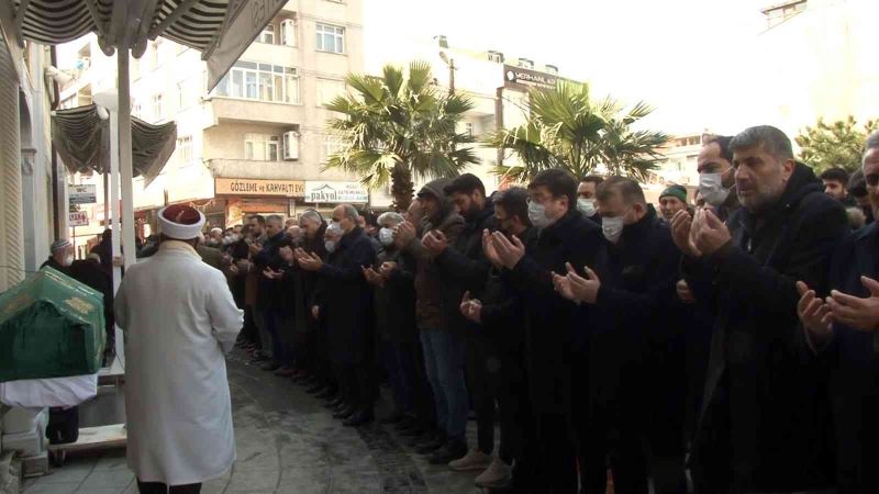 Çocuğuyla fotoğraf çektikten birkaç saat sonra intihar eden polis son yolculuğuna uğurlandı
