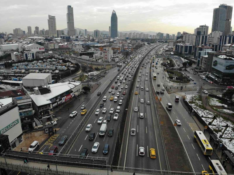 İstanbul’da kar geride kaldı, trafik yüzde 60’ı buldu

