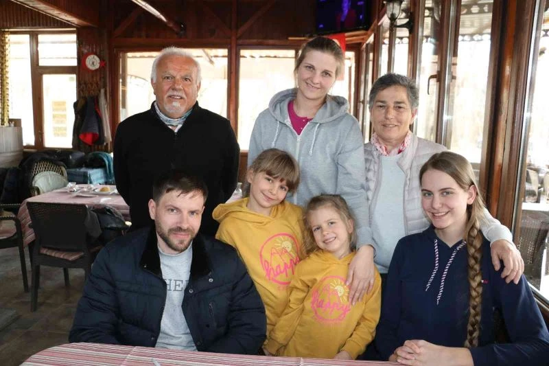 Her şey karavan parkıyla başlamıştı: Ukrayna’daki savaş, o ailelerin yollarını yine kesiştirdi
