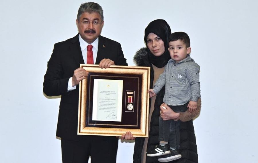 Osmaniye’de Şehitlerimizin Aileleri Ve Gazilerimize Devlet Övünç Madalyası