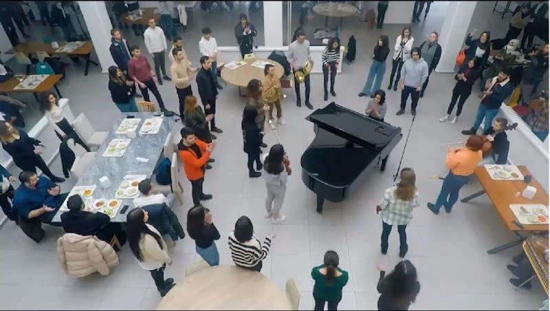 Üniversite yemekhanesinde şaşırtan anlar
