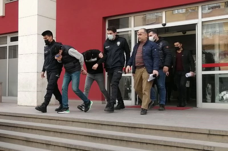 Yakıt doldurtup kaçan şahıslar, kaldıkları otelin de parasını ödemeden kaçmışlar
