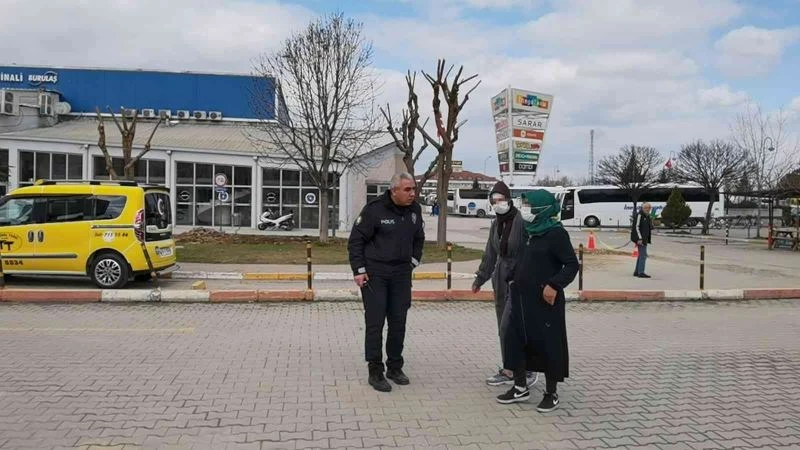 Evine giren hırsızları dedektif gibi takip etti
