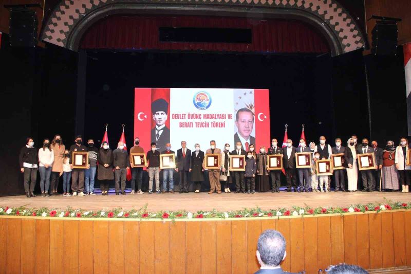Mersin’de 3 şehit ailesi ile 8 gaziye ‘Devlet Övünç Madalyası’ verildi
