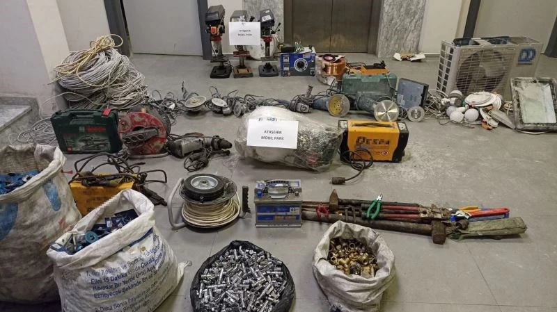 Ataşehir’de 740 bin TL değerinde hırdavat ve iş makinesi malzemeleri çalan hırsızlar yakalandı

