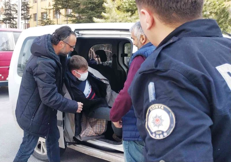 Gasp ettiği otomobille çarptığı aracı içerisindeki çocukla birlikte kaçırdı
