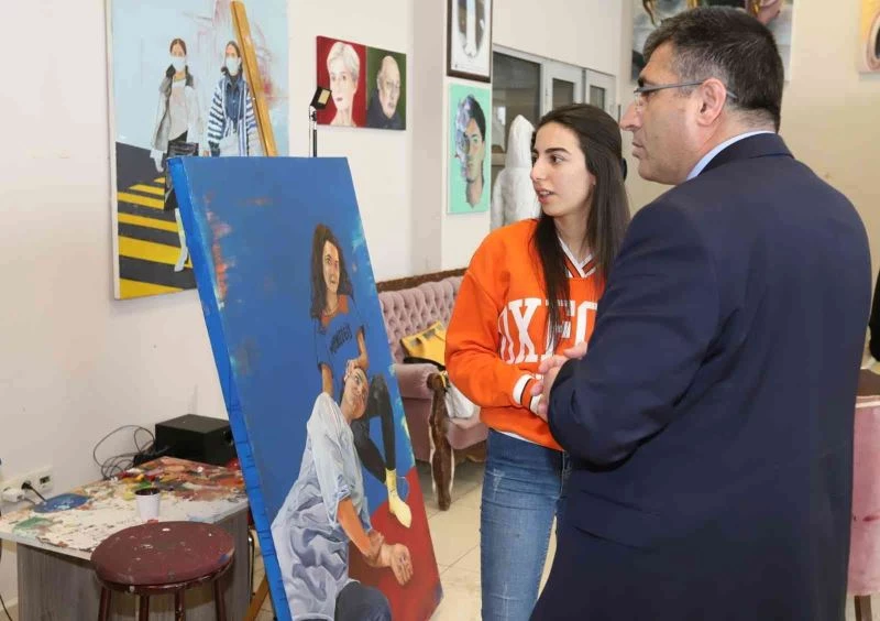 Rektör Aktekin Güzel Sanatlar Fakültesi öğrencileriyle bir araya geldi
