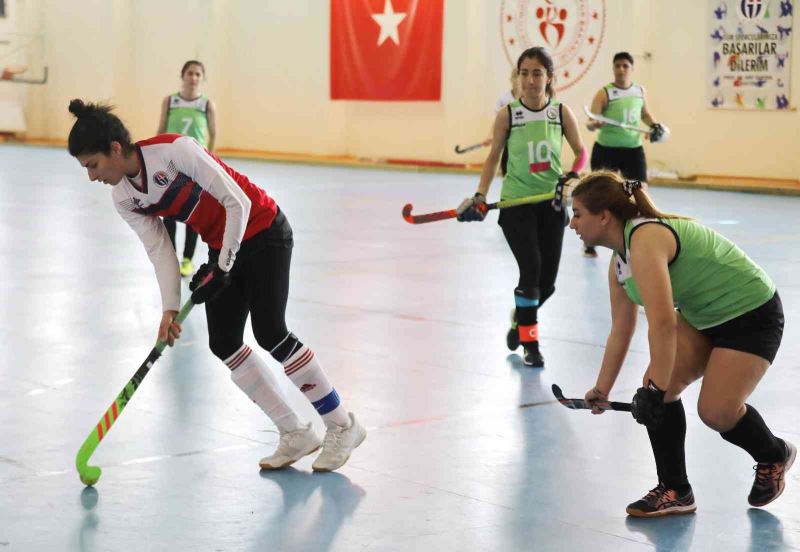 Üniversitelerarası hokey şampiyonası GAÜN’de yapılıyor
