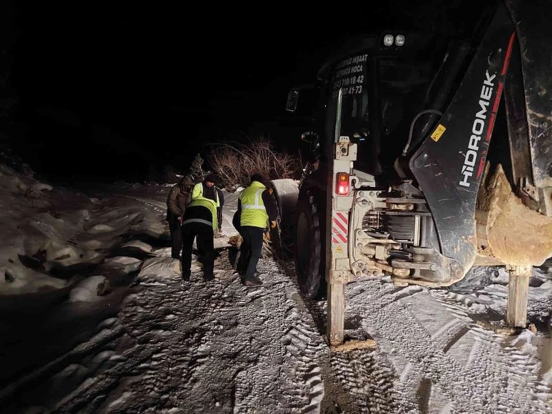 Su savaşçıları, Ilgaz eteklerinde dondurucu soğukla mücadele ediyor
