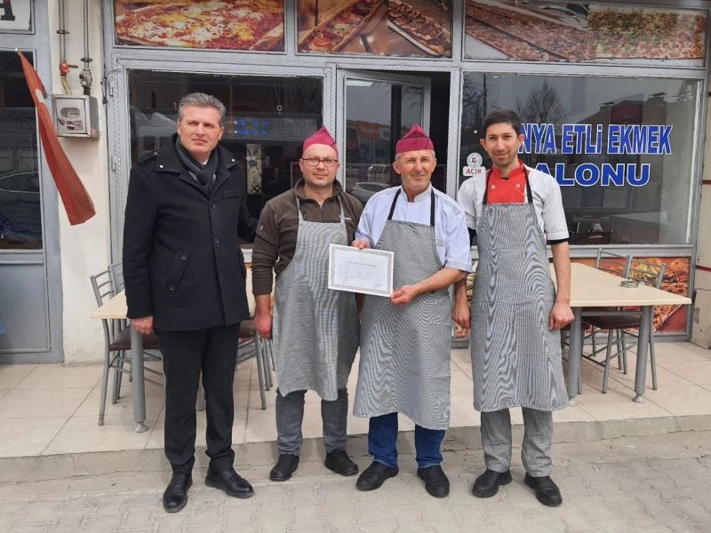 66 Yaşındaki etli ekmek ustasına usta öğretici belgesi verildi
