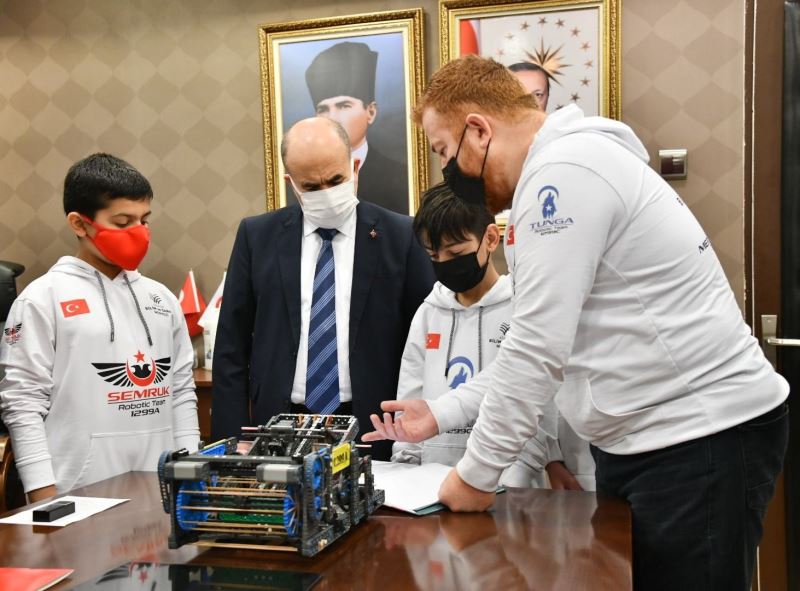 Vali Dağlı’dan dünyanın en büyük robotik yarışmasına katılacak gençlere tebrik
