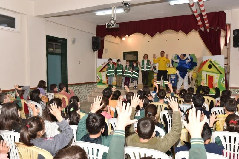 Karatay Belediyesi tiyatro oyunu ile sıfır atıkta farkındalık oluşturuyor
