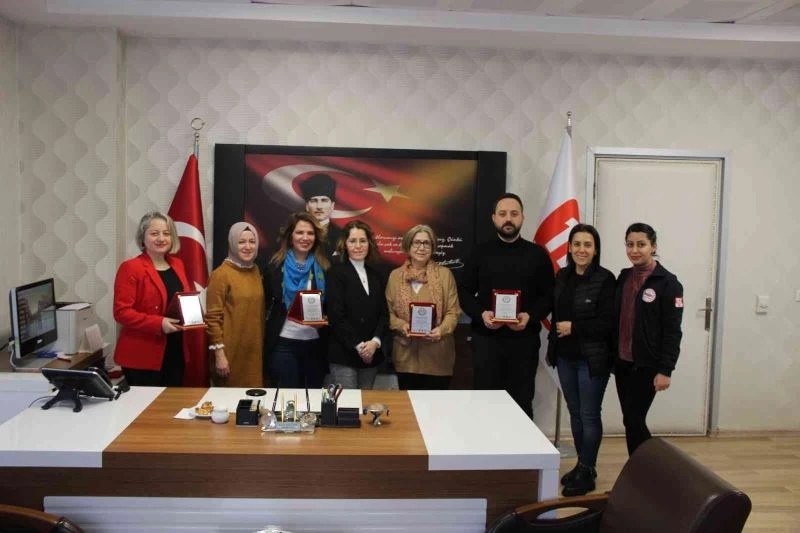 Personellere teşekkür plaketi verildi
