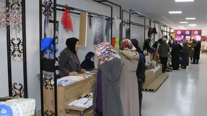 Elazığ’da ‘Hayme Ana Kadınlar Semt Pazarı’ hizmete girdi
