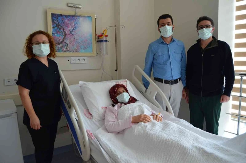 Karın ağrısı şikayetiyle gitti, safra kesesinden 552 adet taş çıkartıldı
