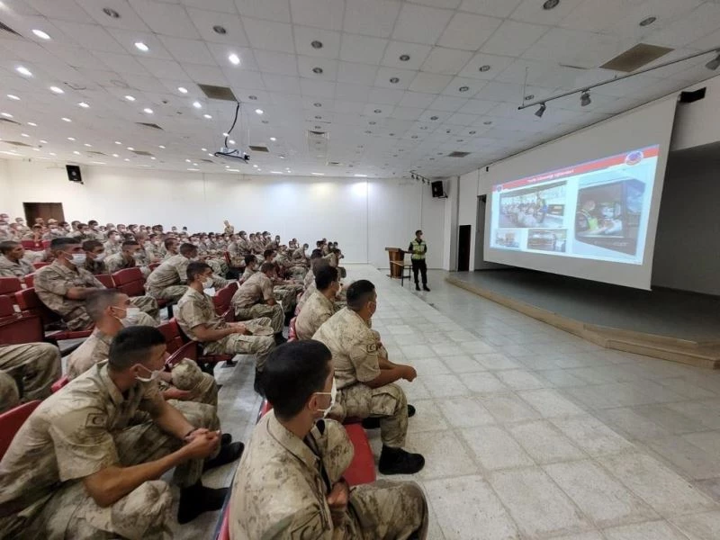 Jandarmadan personellere trafik eğitimi semineri
