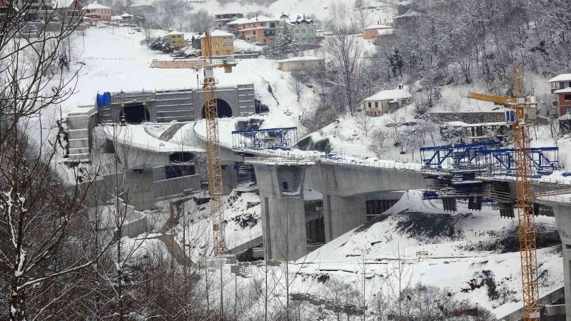 Yeni Zigana Tüneli inşaatında kara kışa rağmen çalışmalar tüm hızı ile devam ediyor
