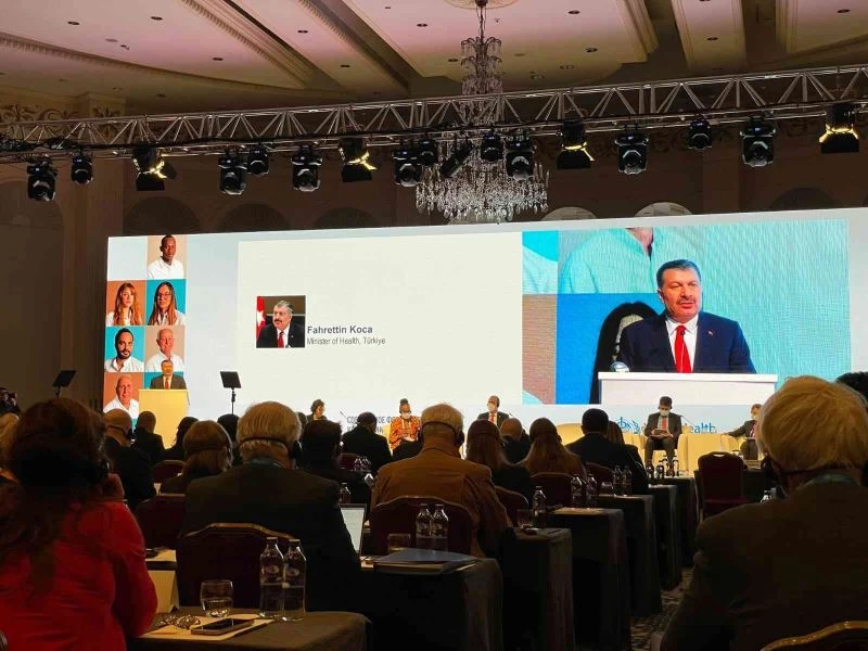 Sağlık Bakanı Fahrettin Koca, “Pasaportuna göre göçmenlere politika belirlemek bu yüzyılın tedbir kisvesine bürünmüş ırkçılığıdır”
