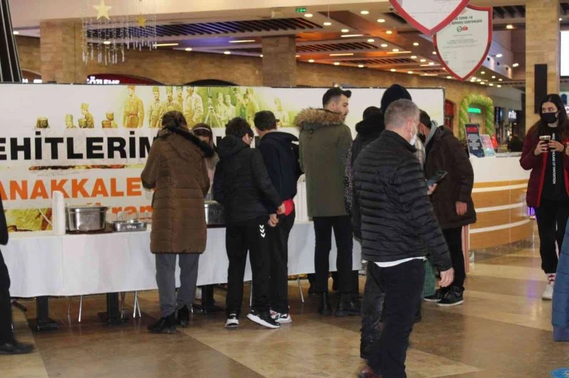 HighWay’de ziyaretçilere kuru ekmek üzüm hoşafı dağıtıldı
