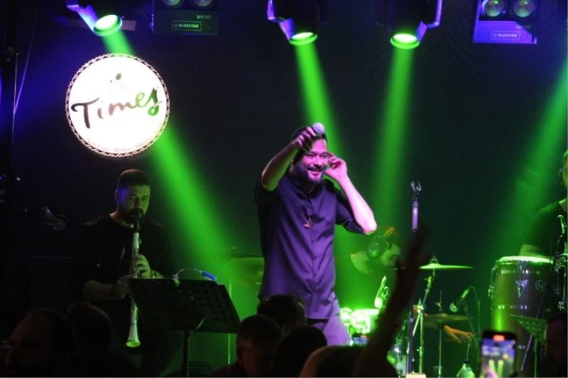 Ünlü oyuncu ve şarkıcı Cem Kılıç, İzmir’de patron oldu
