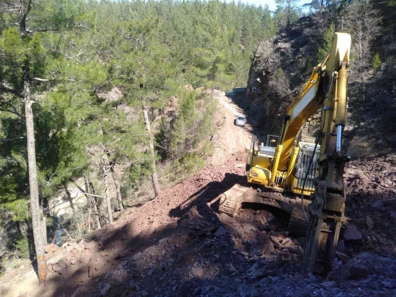 Alanya Beldibi’nde heyelana yol açan tepe tıraşlanıyor
