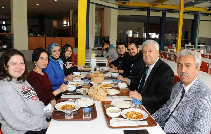 ADÜ’de ‘Çanakkale Menüsü’ öğrencilere ikram edildi
