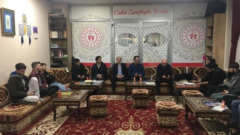 Öğrencilerin sorunları dinlendi
