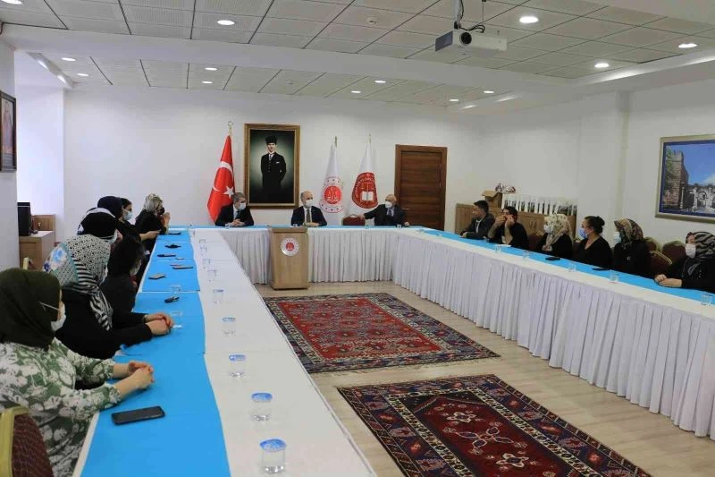 Cumhuriyet Başsavcısı İnal, adliyede görevli şehit yakınları ile bir araya geldi
