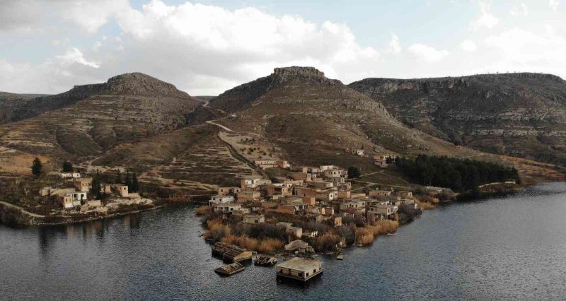 Halfeti’de 2 bin yıllık tarihi olan batık mahalle turizme kazandırılıyor
