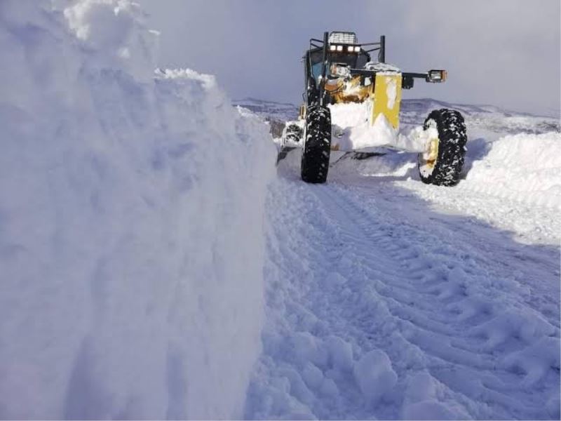 Karabük’te kar nedeniyle kapanan köy yollarından 200’ü ulaşıma açıldı
