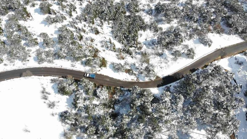 Beyaza bürünen Aydos Ormanı’ndan eşsiz görüntüler
