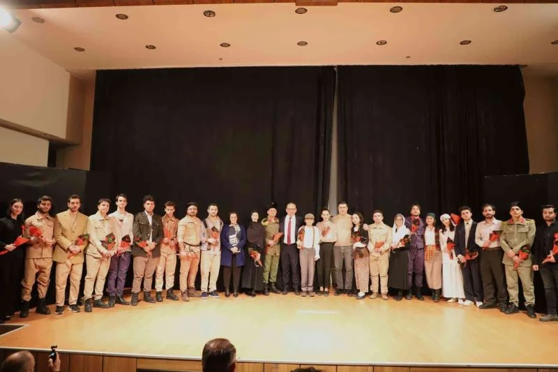 Çanakkale Zaferi coşkusu salona sığmadı
