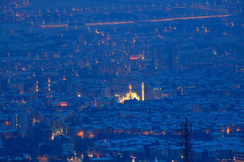 Karla kaplanan Harput’ta gece ışıkları ile görsel şölen
